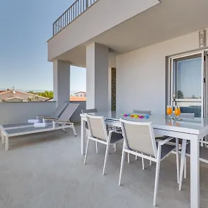 Kastelina Apartment